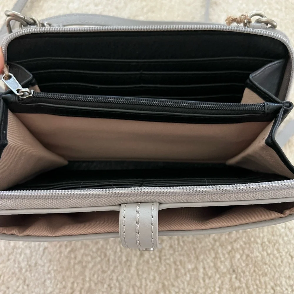 NWT The Sak Iris Leather Large Smartphone Crossbody Bag - Picture 8 of 11